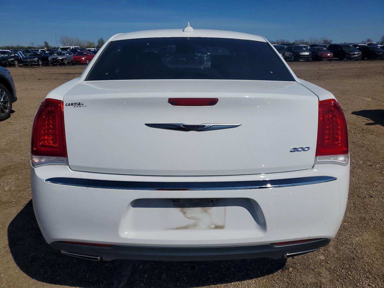 2019 CHRYSLER 300 TOURING photo 6