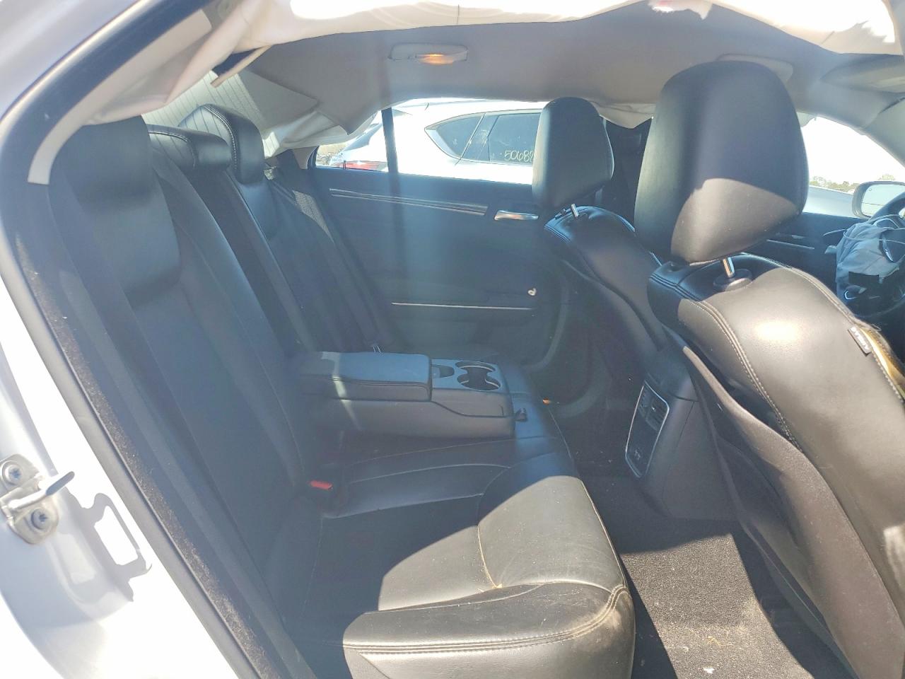 2019 CHRYSLER 300 TOURING photo 10