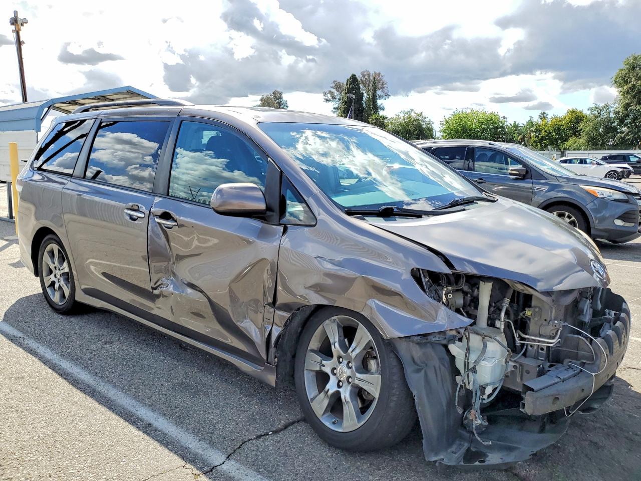 2015 TOYOTA SIENNA SPORT photo 4