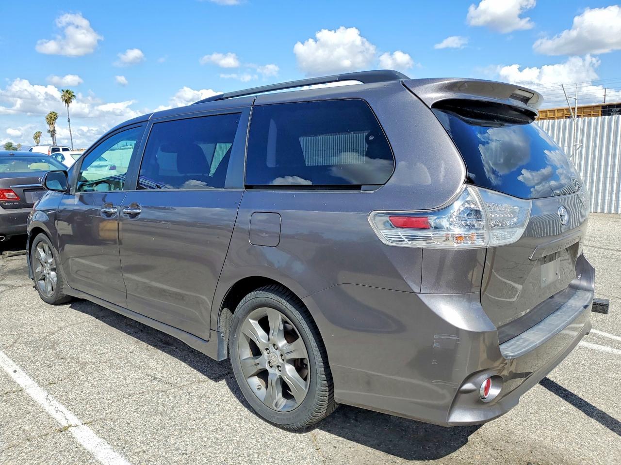 2015 TOYOTA SIENNA SPORT photo 2