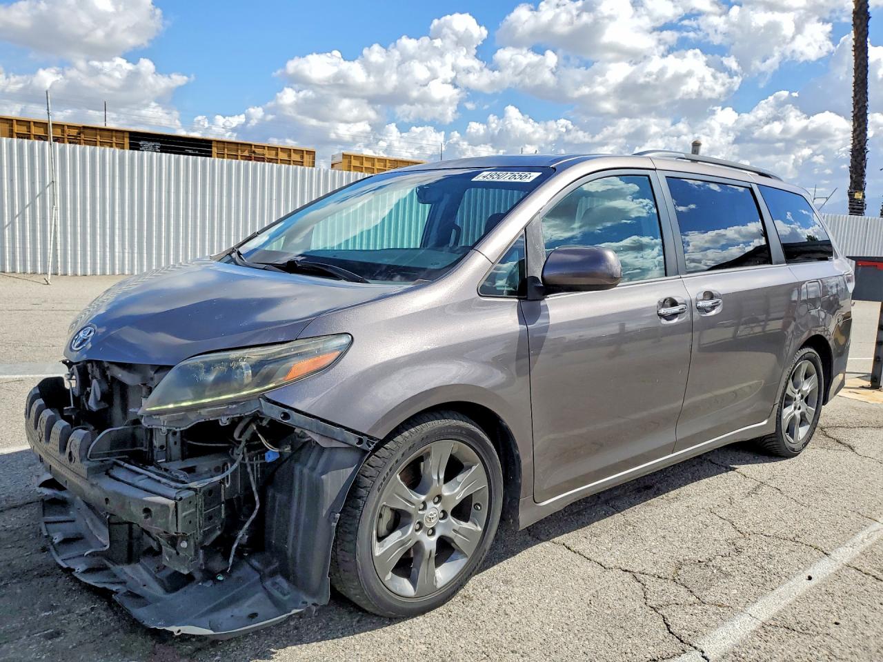 2015 TOYOTA SIENNA