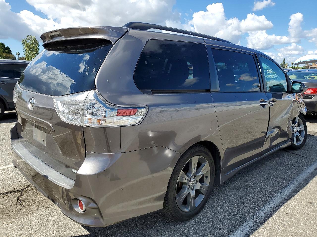 2015 TOYOTA SIENNA SPORT photo 3