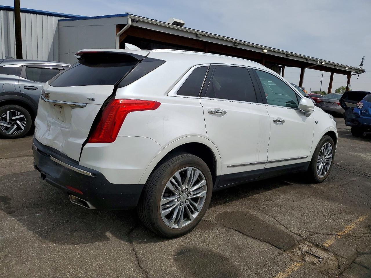 2017 CADILLAC XT5 PREMIUM LUXURY photo 5