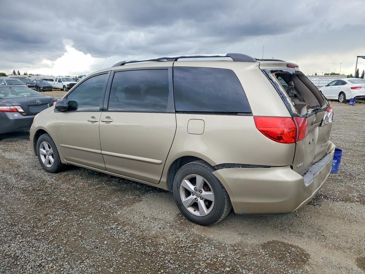 2008 TOYOTA SIENNA LE 7-PASSENGER photo 4