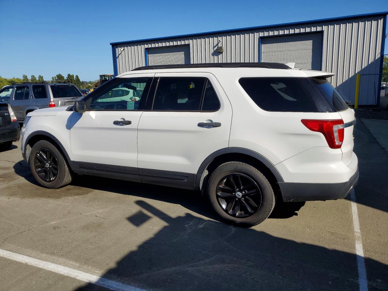 2017 FORD EXPLORER photo 3