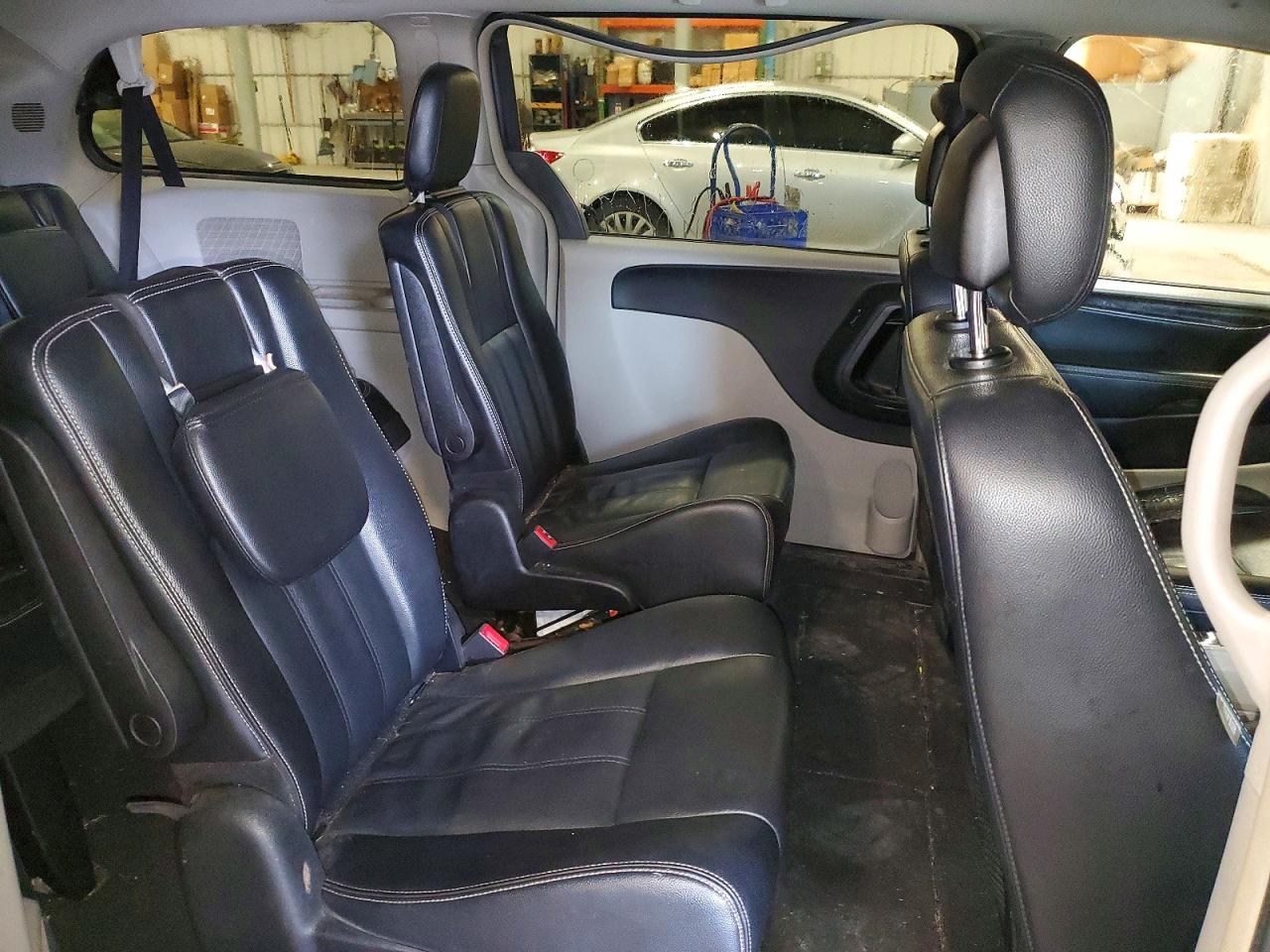 2015 CHRYSLER TOWN & COUNTRY TOURING photo 31