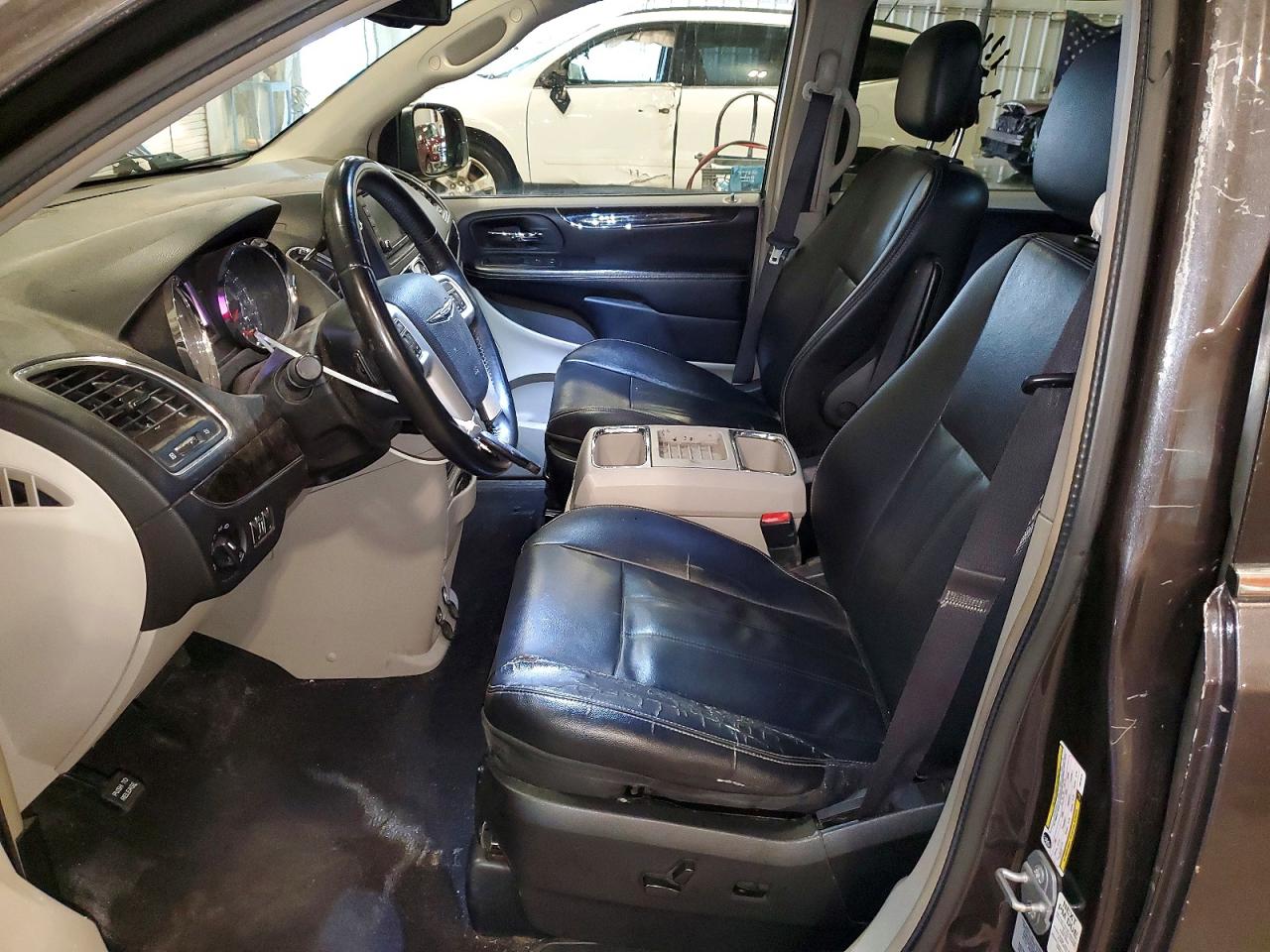 2015 CHRYSLER TOWN & COUNTRY TOURING photo 19