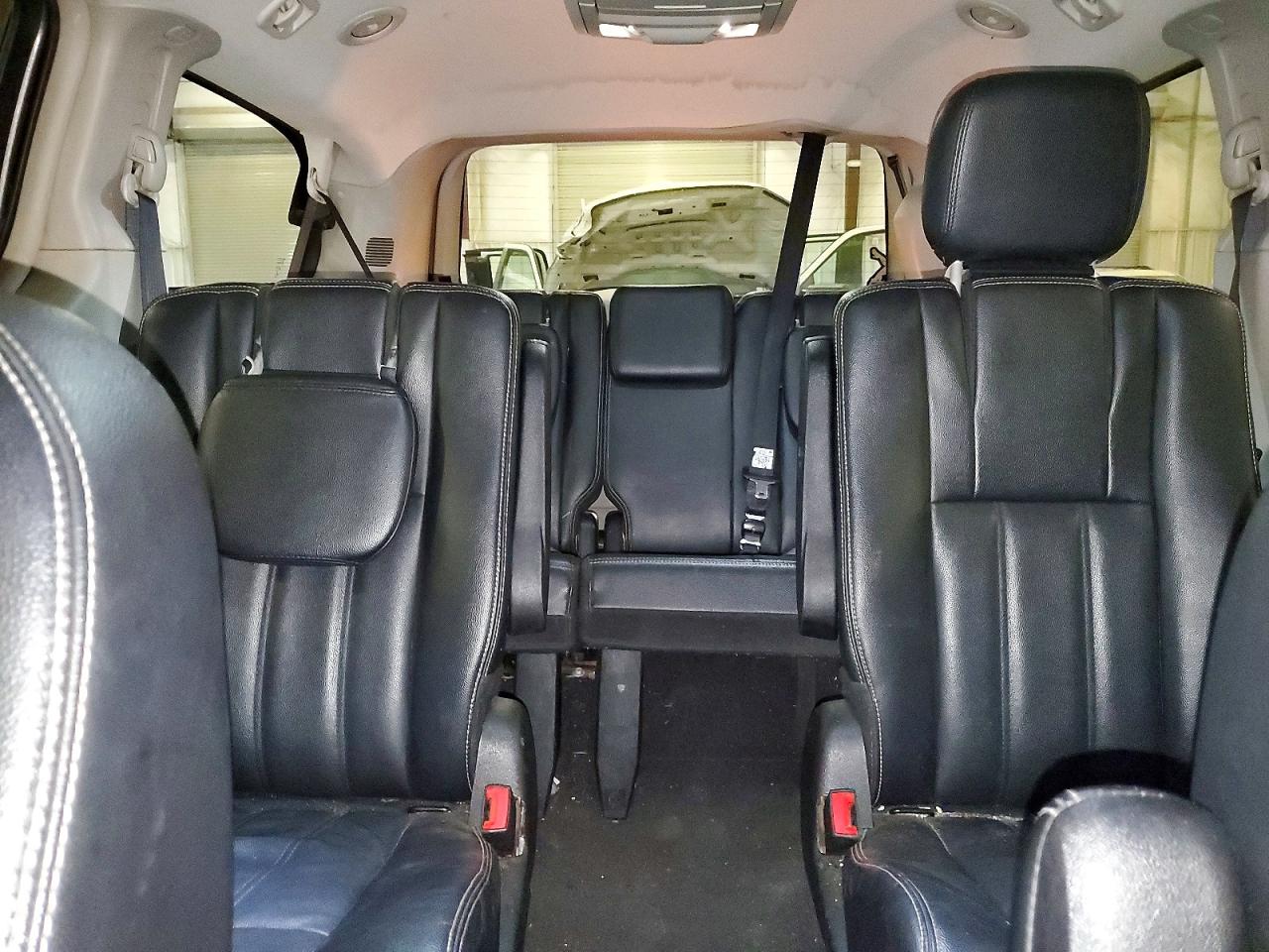 2015 CHRYSLER TOWN & COUNTRY TOURING photo 28