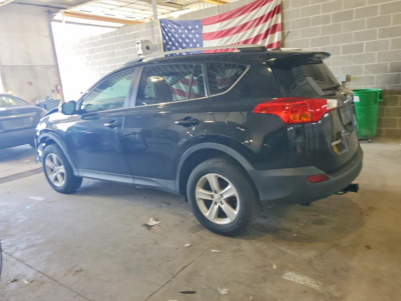2014 TOYOTA RAV4 XLE photo 2