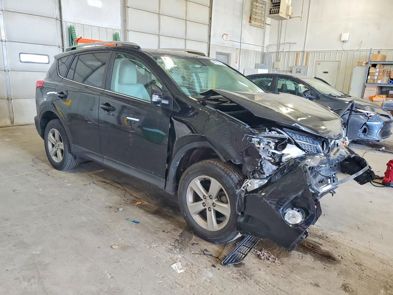 2014 TOYOTA RAV4 XLE photo 4