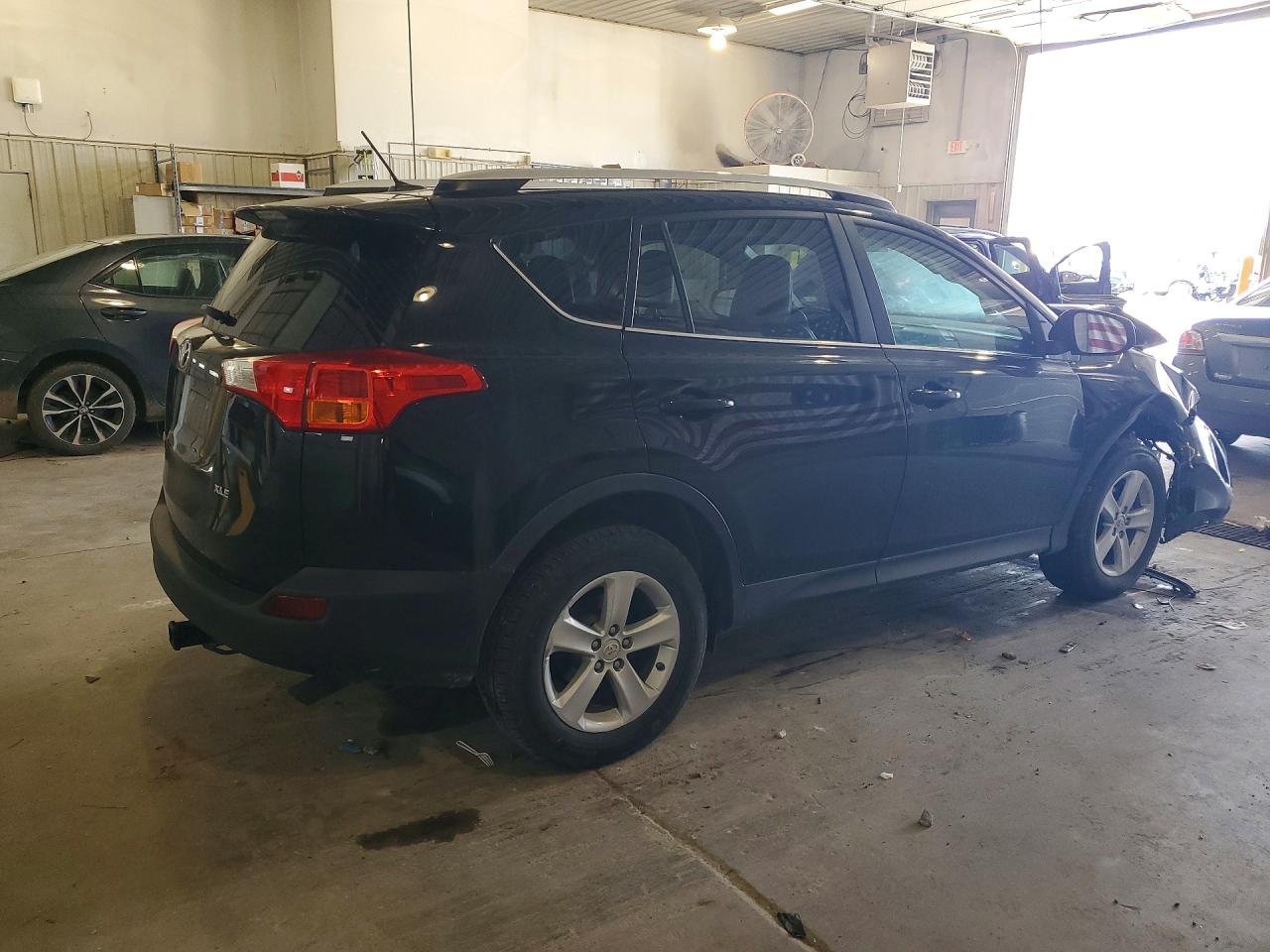 2014 TOYOTA RAV4 XLE photo 3