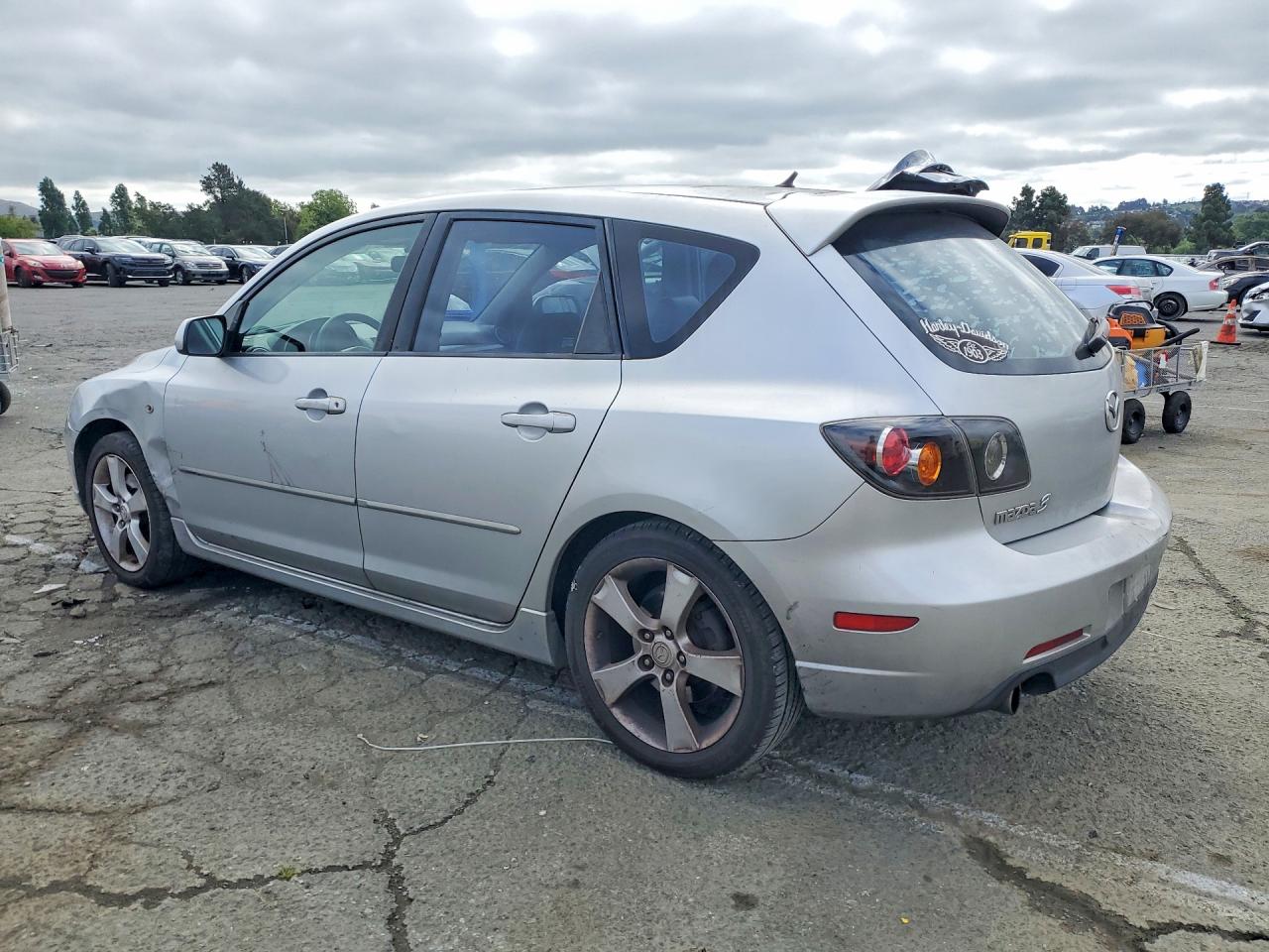 2004 MAZDA 3 HATCHBACK photo 3