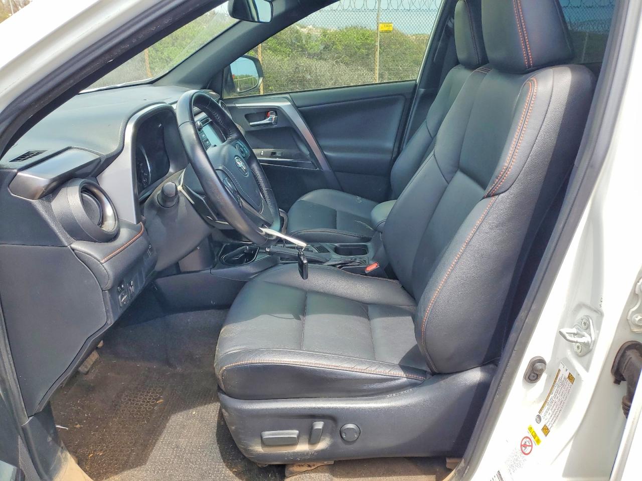 2016 TOYOTA RAV4 SE photo 19