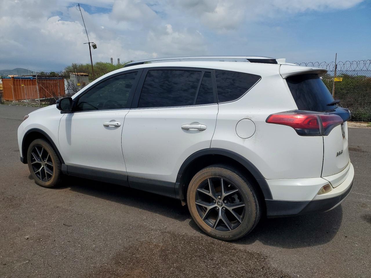 2016 TOYOTA RAV4 SE photo 4