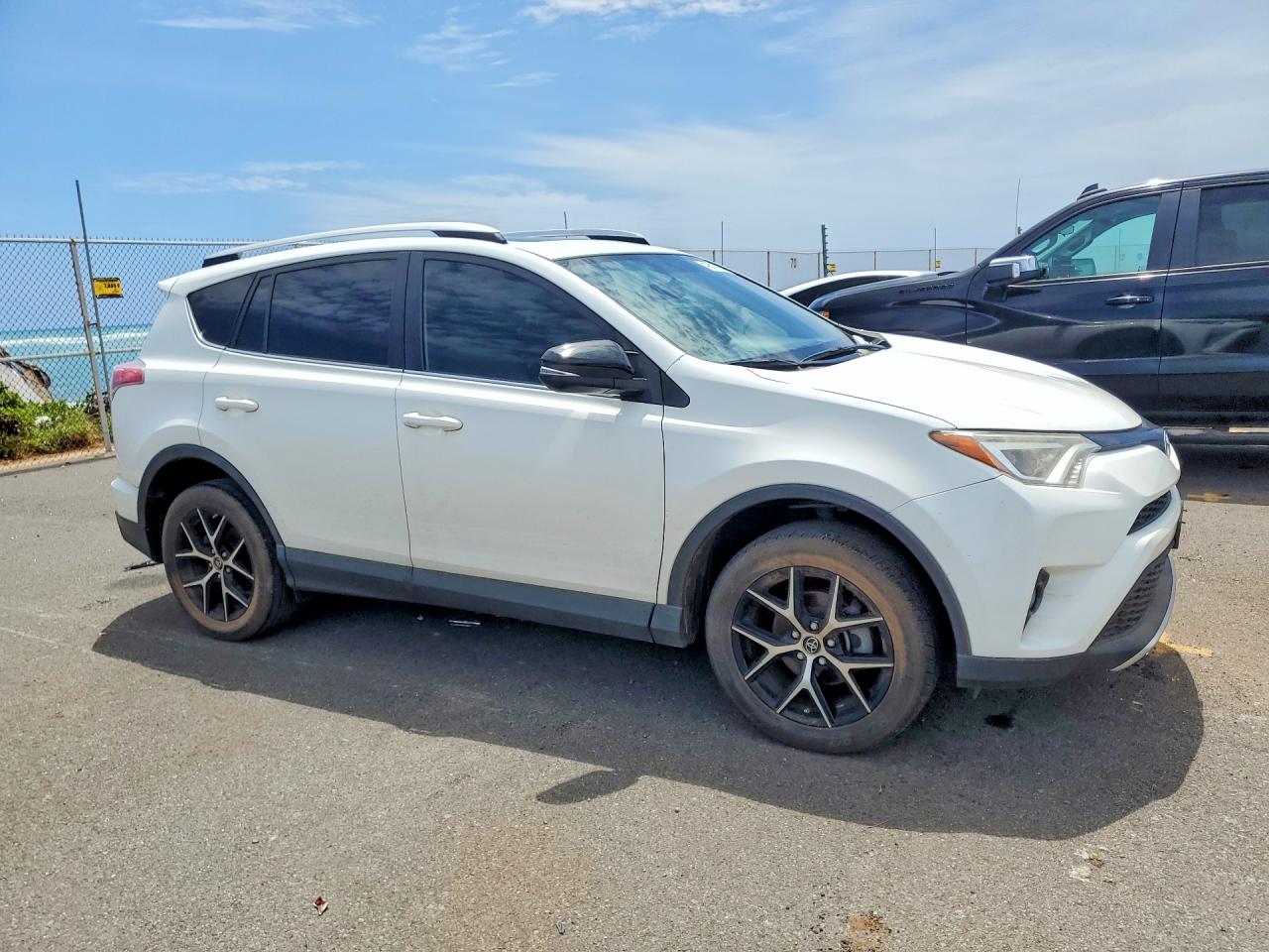 2016 TOYOTA RAV4 SE photo 10