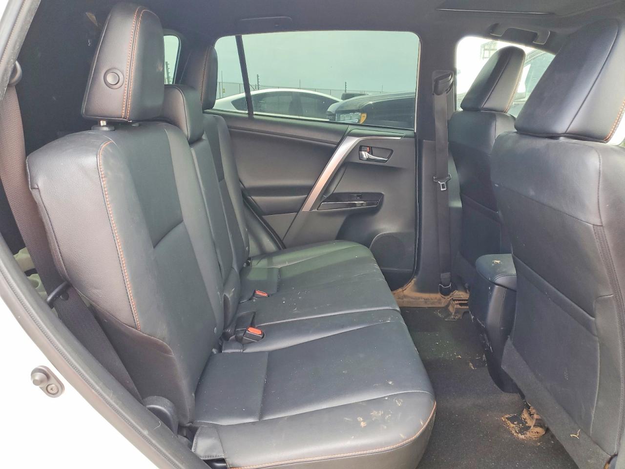 2016 TOYOTA RAV4 SE photo 31