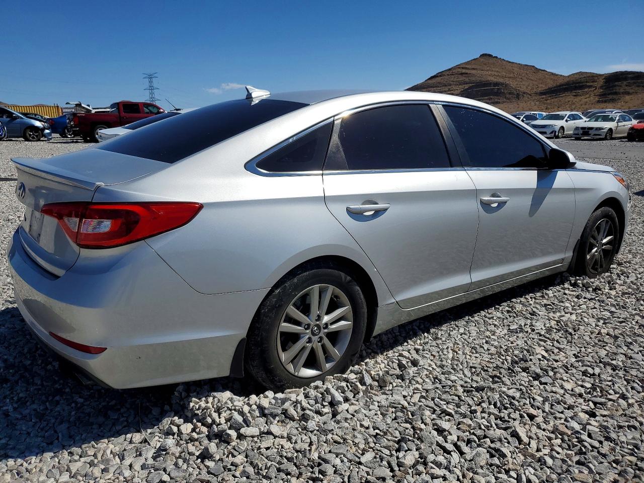 2017 HYUNDAI SONATA SE photo 5