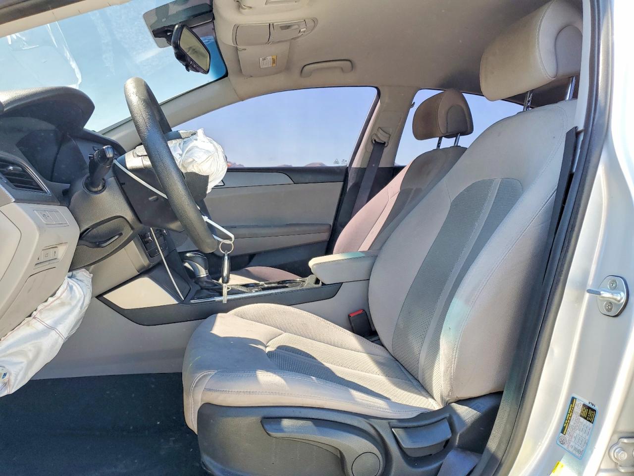 2017 HYUNDAI SONATA SE photo 13