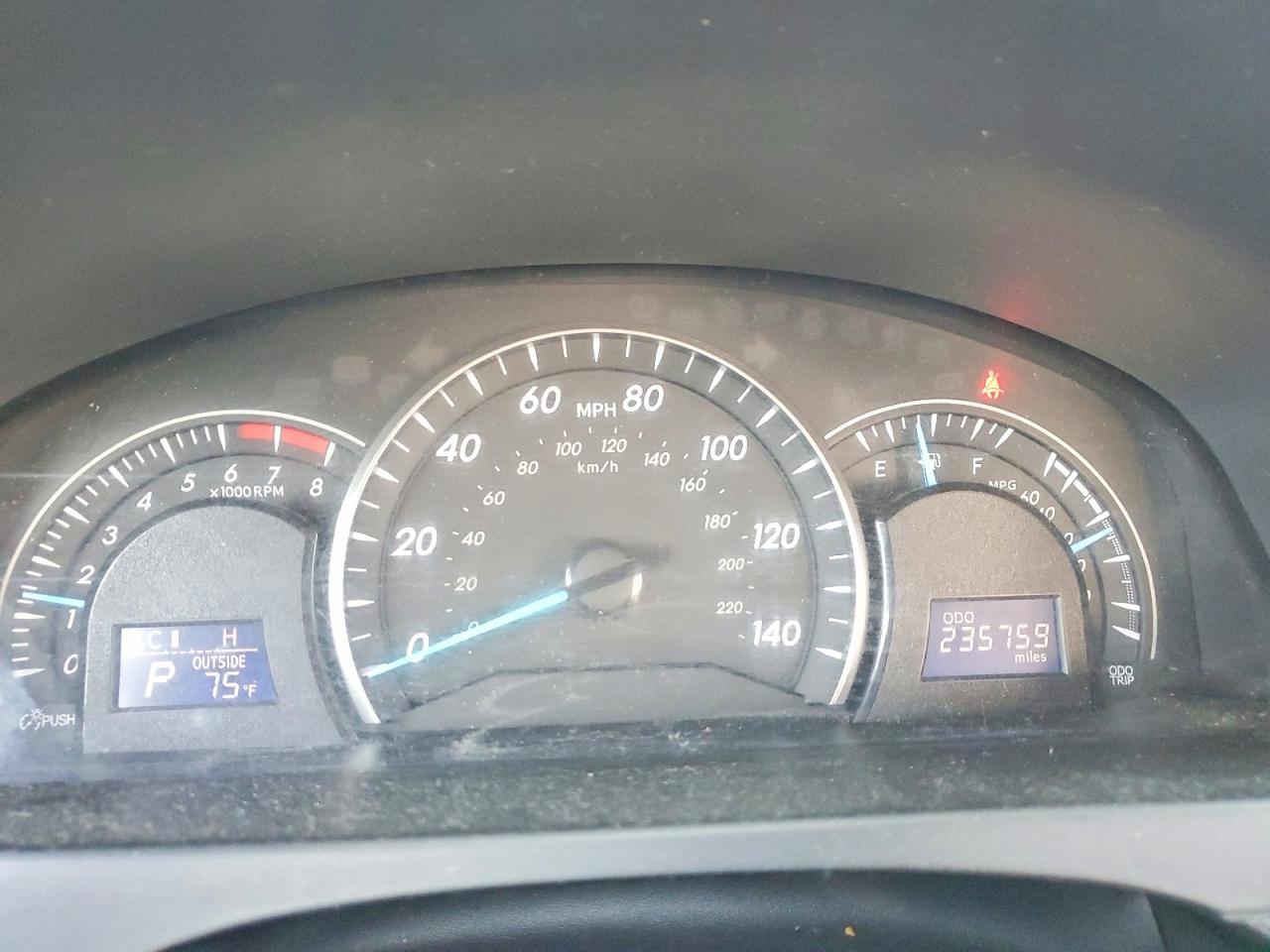 2012 TOYOTA CAMRY LE photo 17