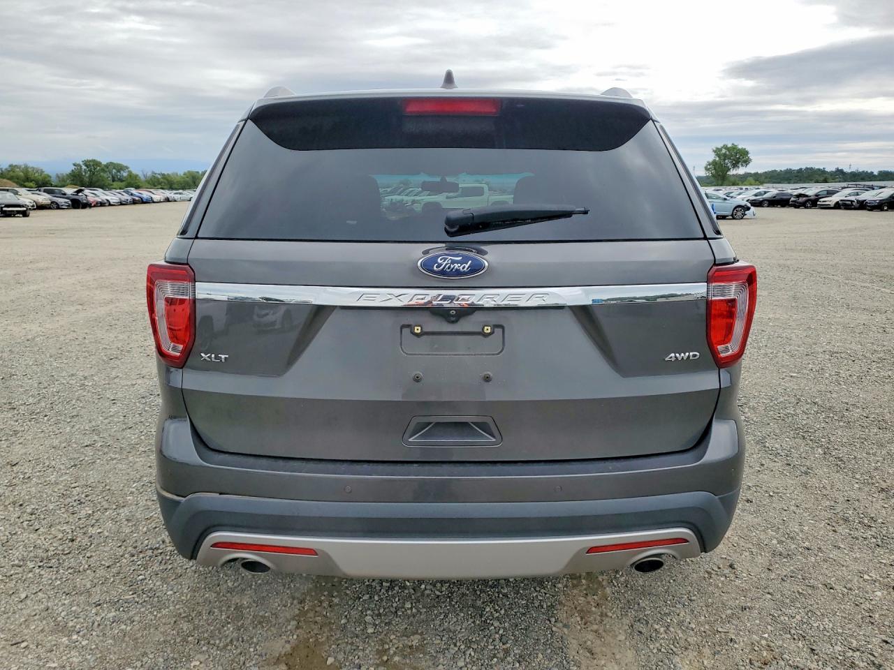 2017 FORD EXPLORER XLT photo 16