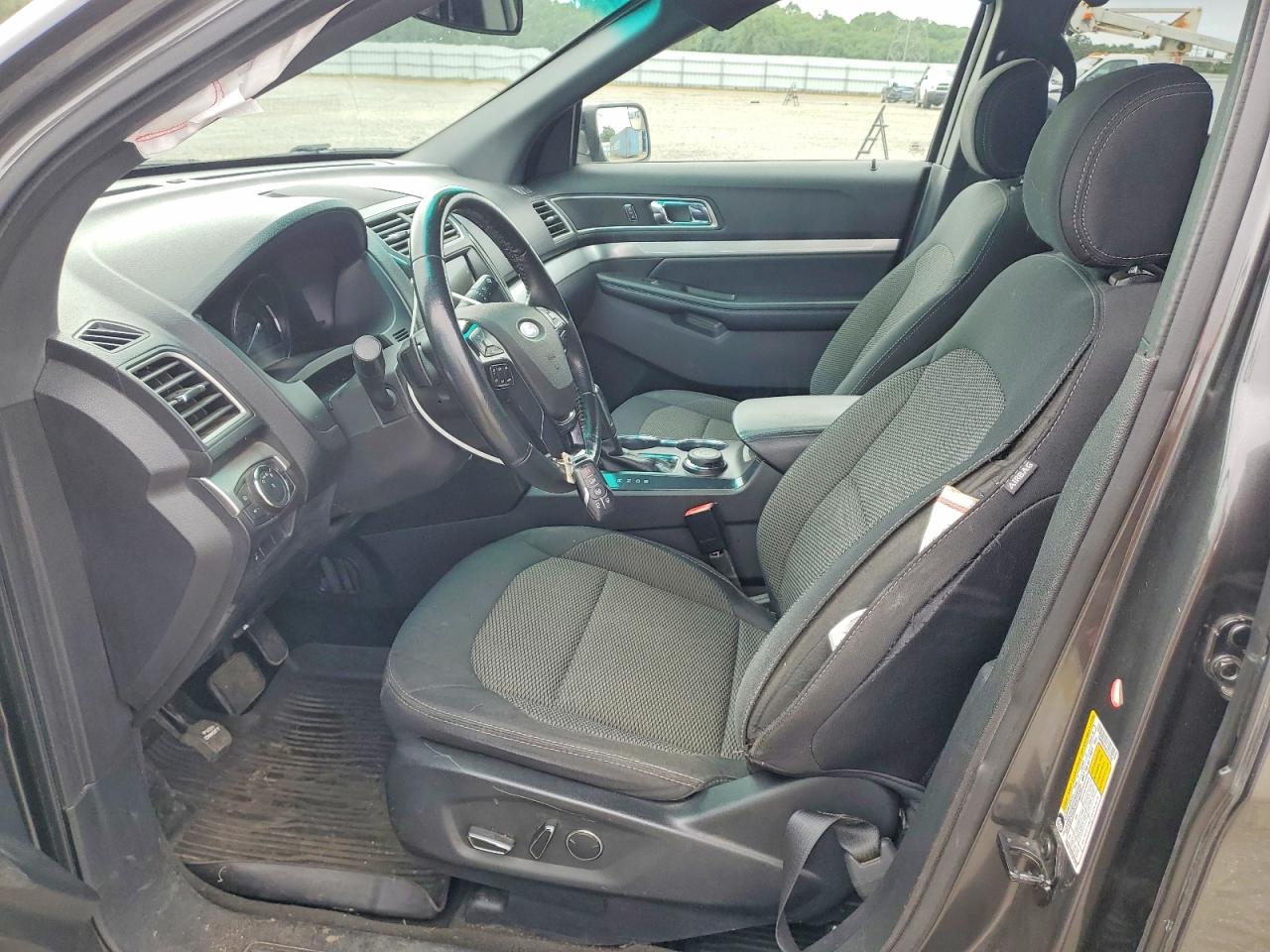 2017 FORD EXPLORER XLT photo 19