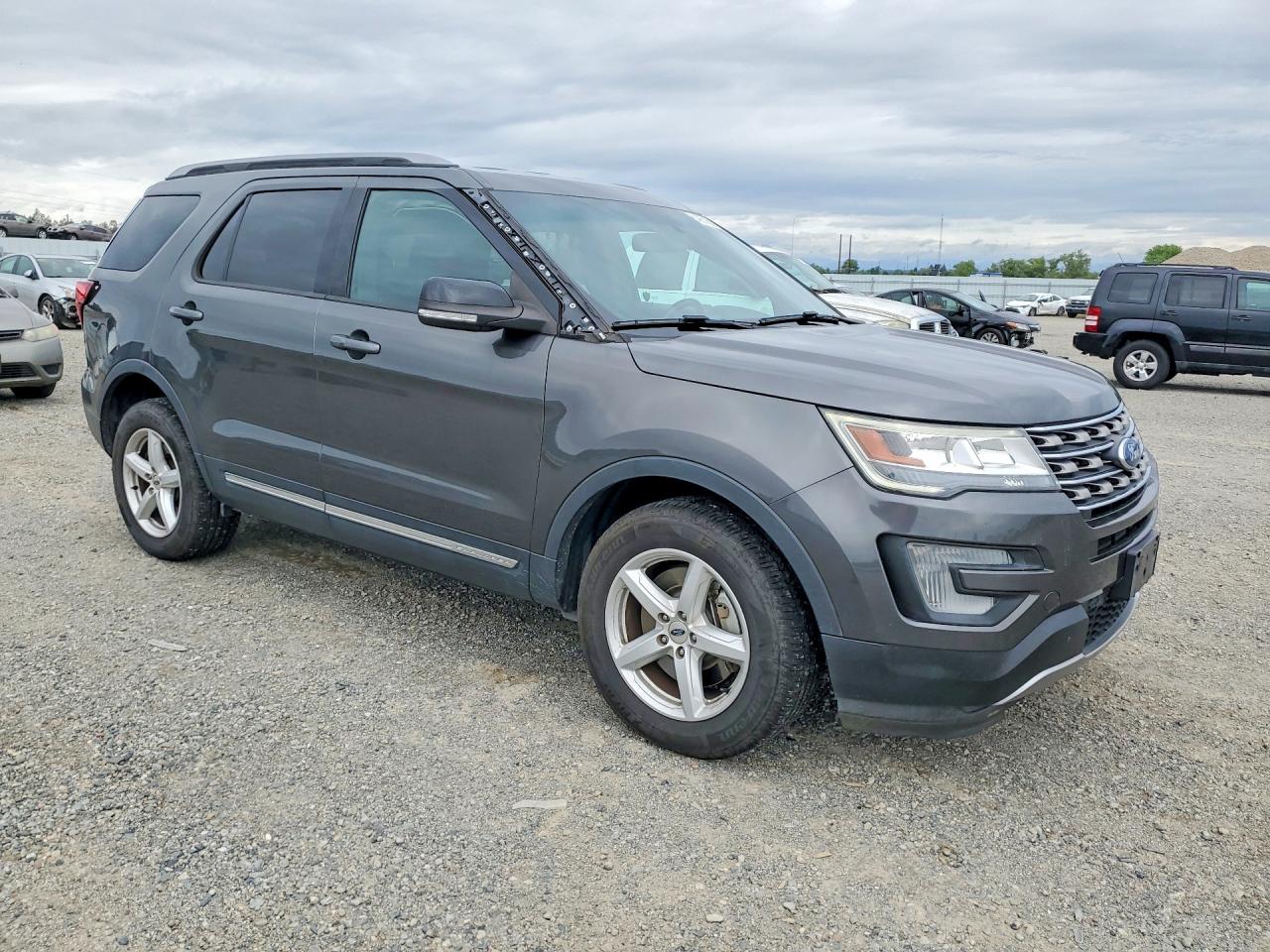 2017 FORD EXPLORER XLT photo 10
