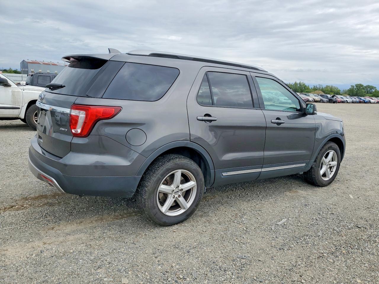 2017 FORD EXPLORER XLT photo 7