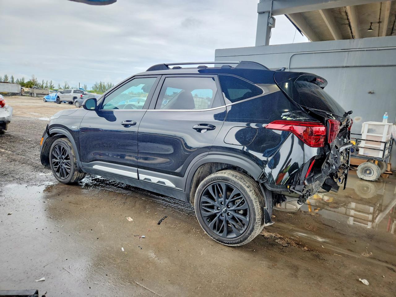 2023 KIA SELTOS NIGHTFALL photo 3