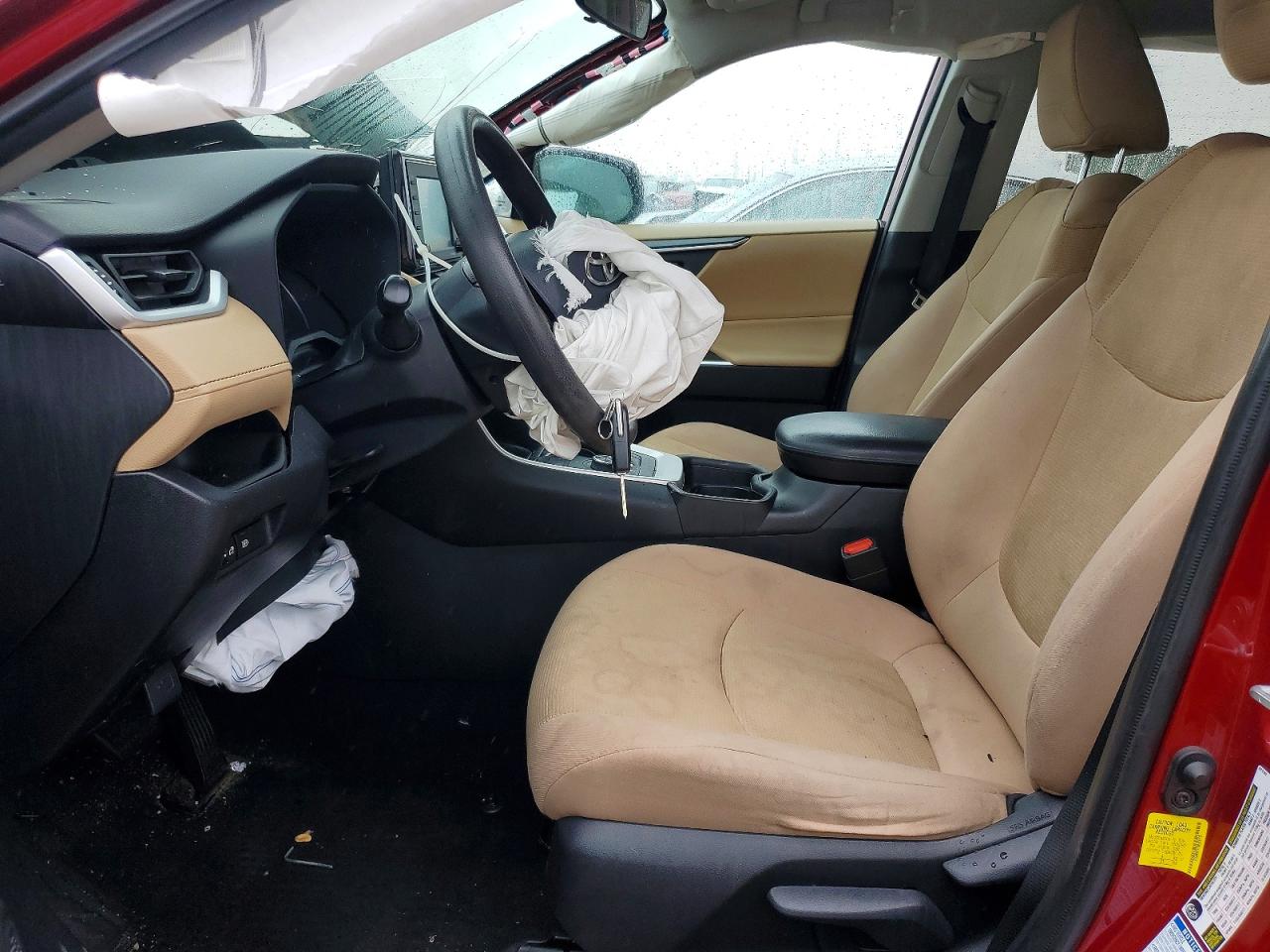 2021 TOYOTA RAV4 LE photo 13