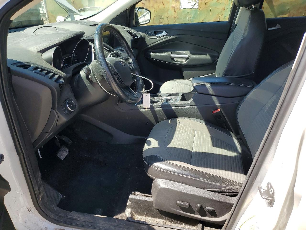 2017 FORD ESCAPE SE photo 19