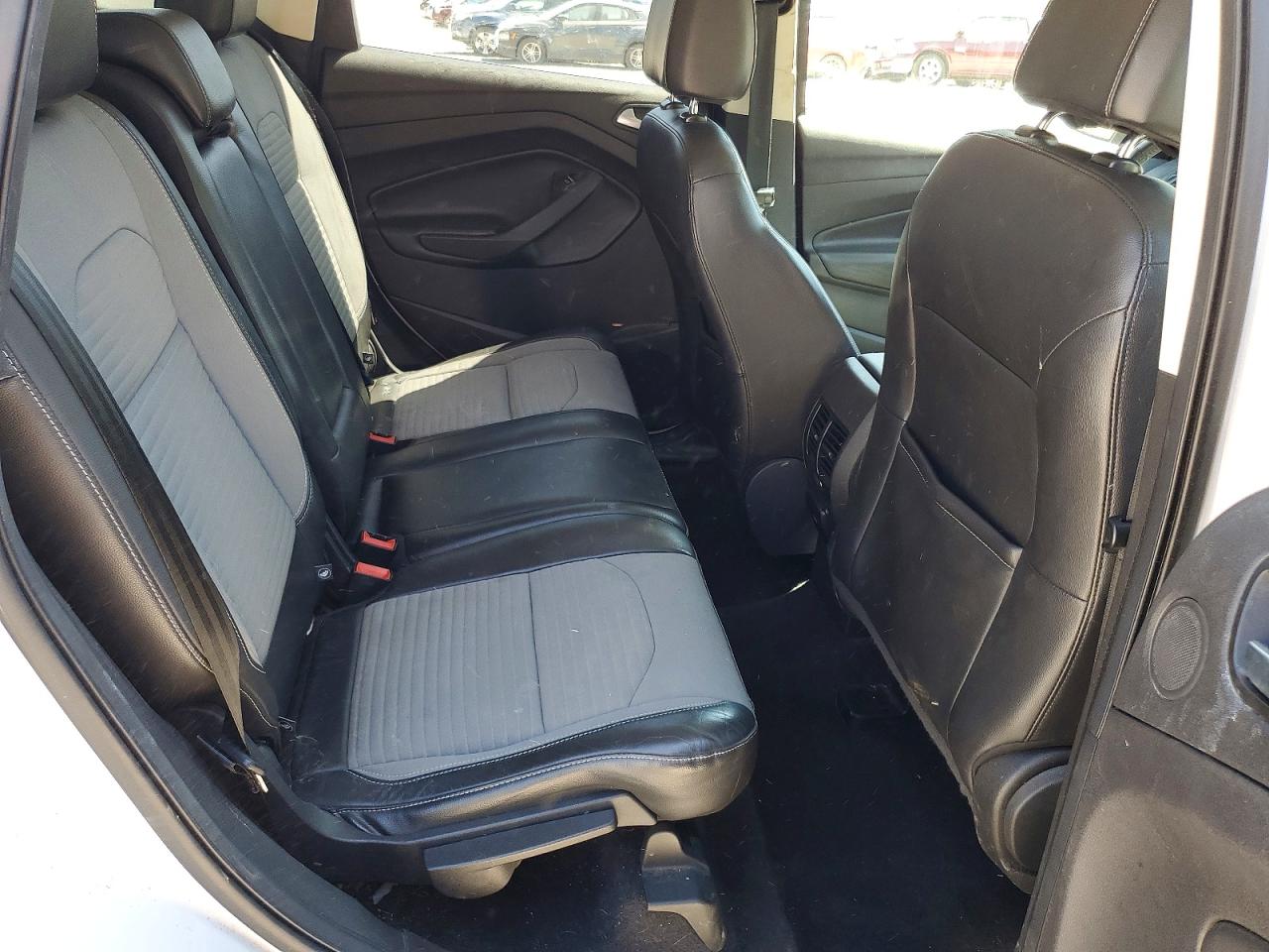 2017 FORD ESCAPE SE photo 31