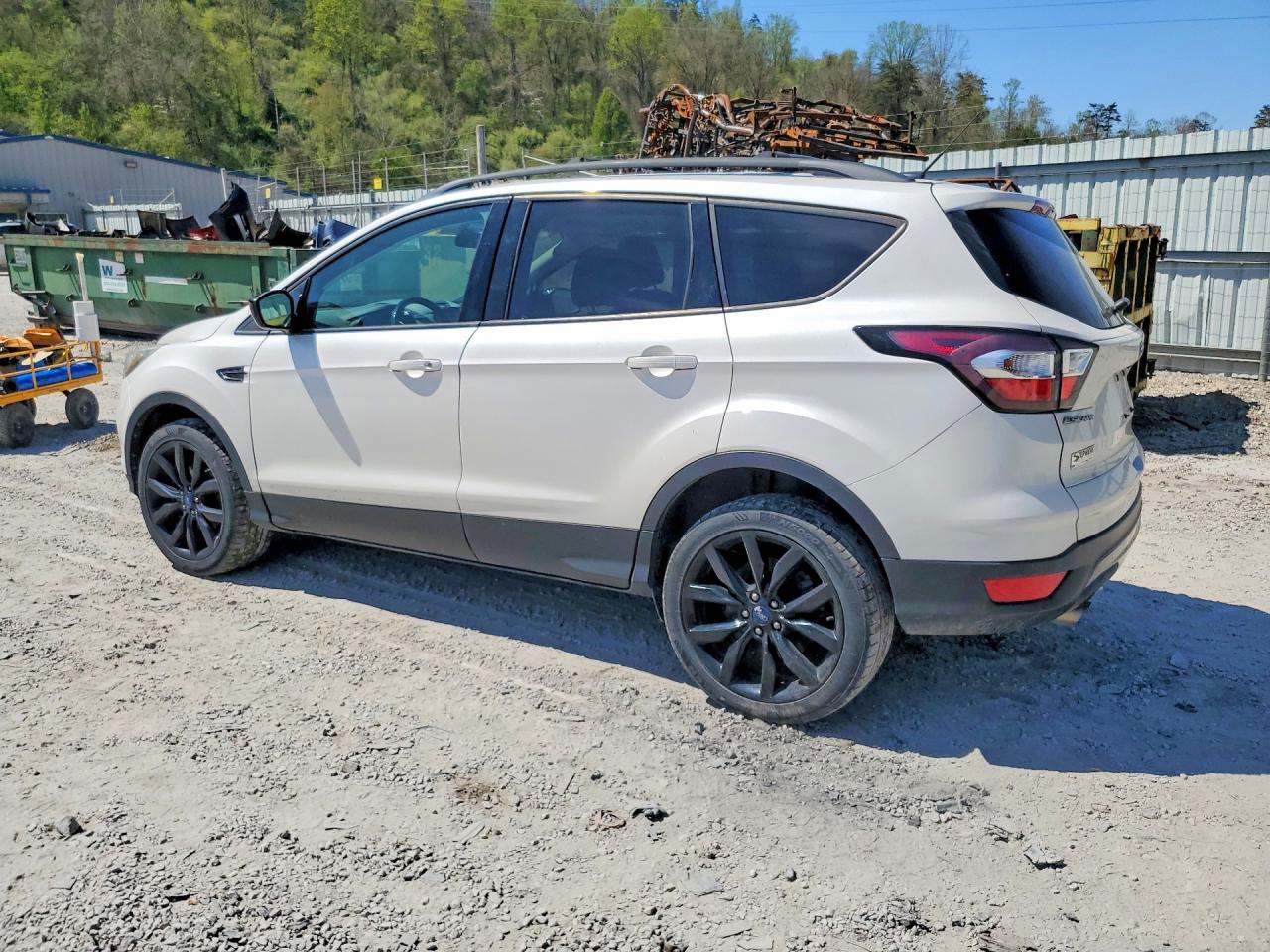 2017 FORD ESCAPE SE photo 4