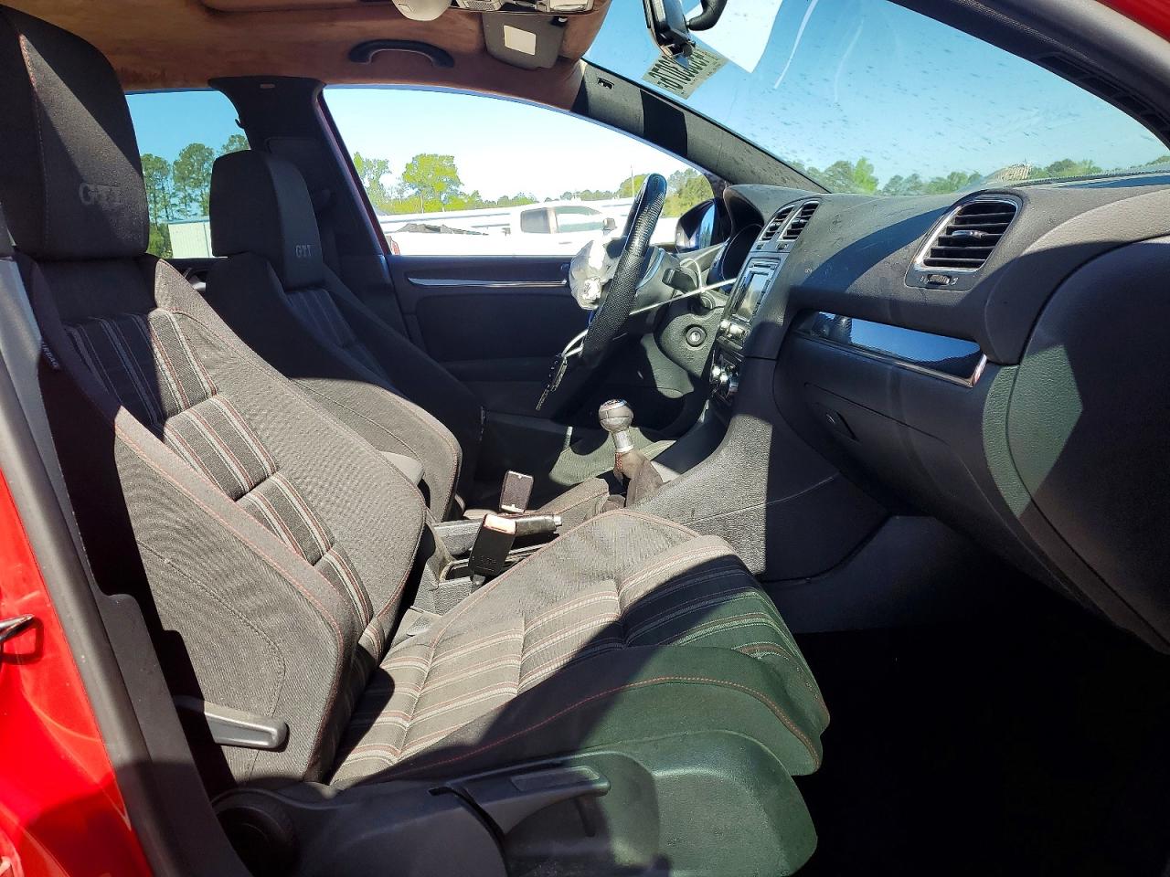2011 VOLKSWAGEN GTI photo 13