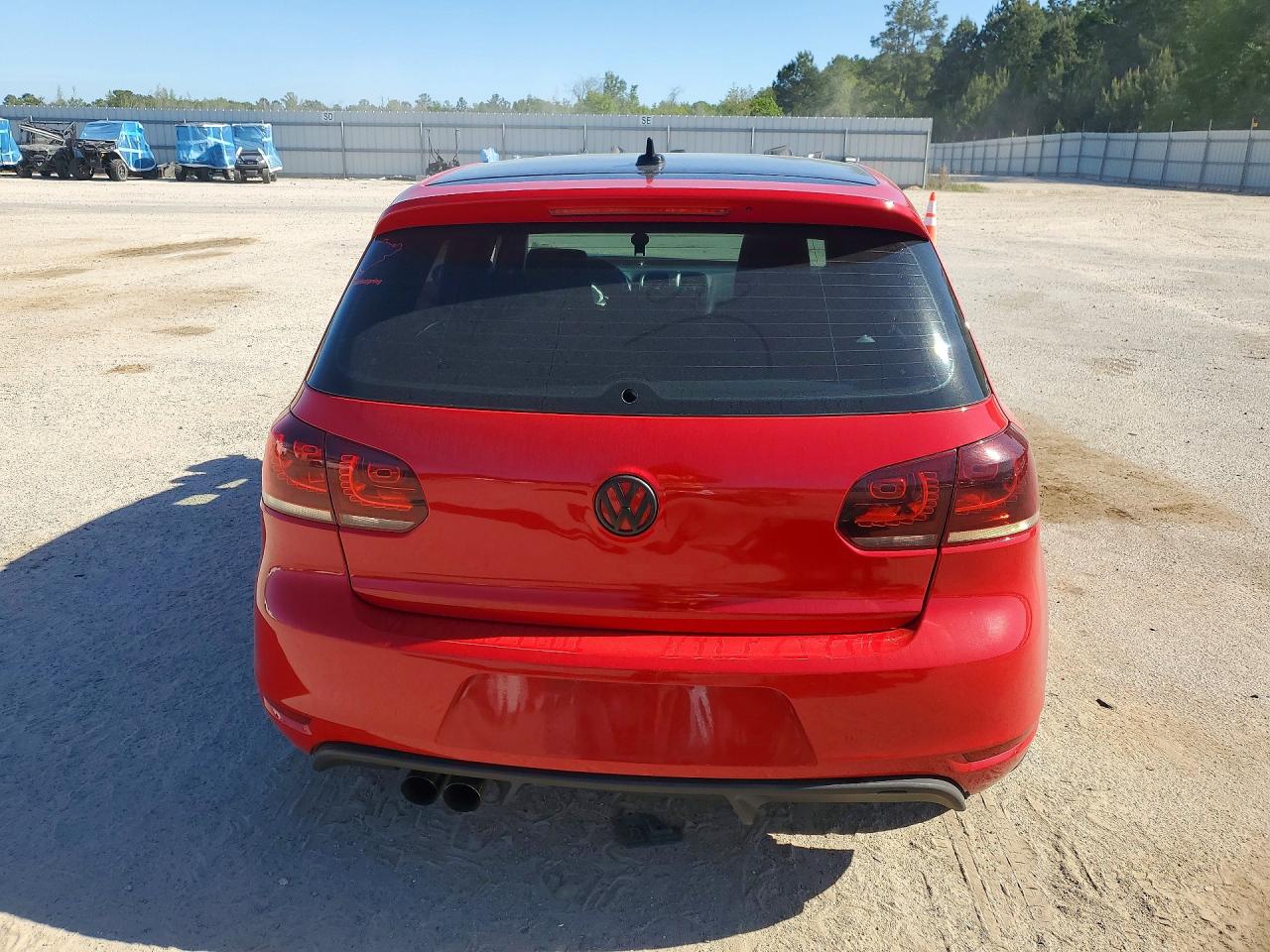 2011 VOLKSWAGEN GTI photo 11