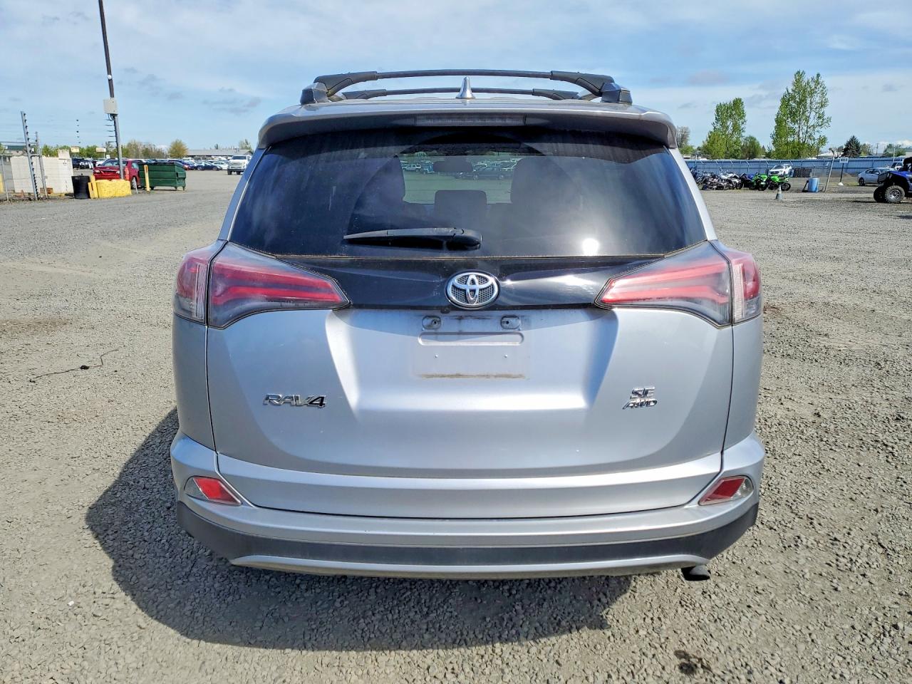 2017 TOYOTA RAV4 SE photo 16
