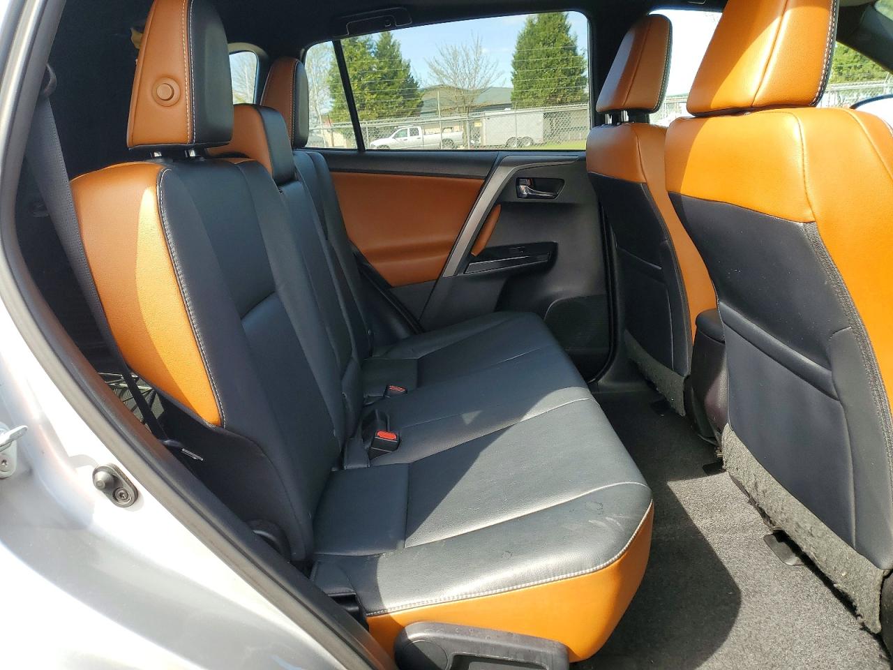 2017 TOYOTA RAV4 SE photo 31