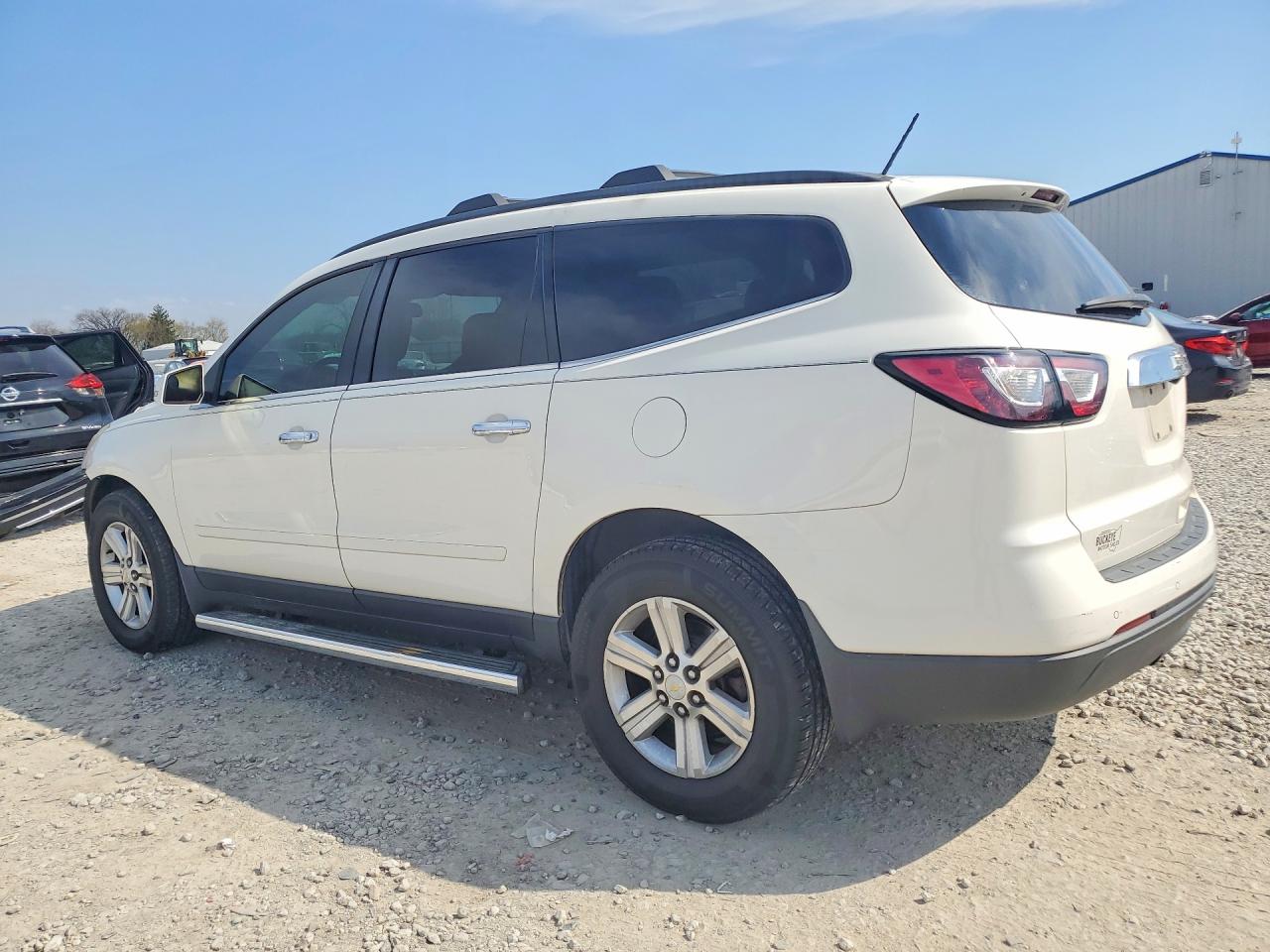 2014 CHEVROLET TRAVERSE LT photo 2