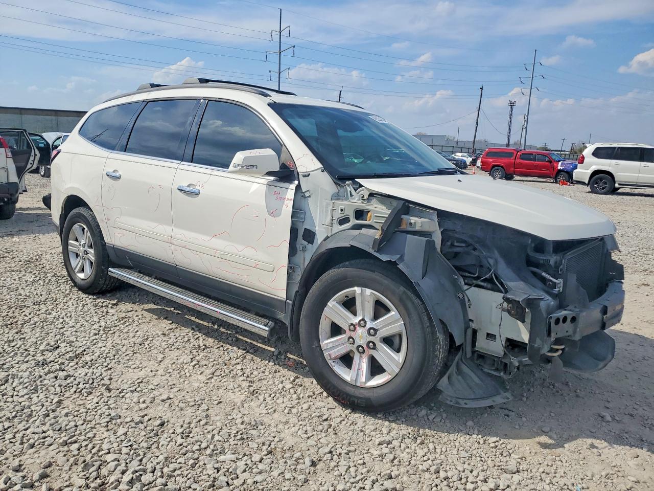 2014 CHEVROLET TRAVERSE LT photo 4