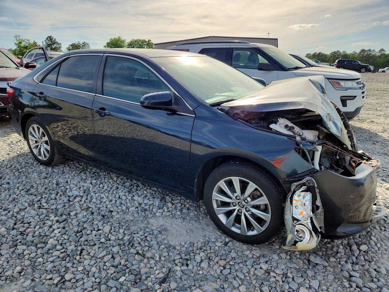 2016 TOYOTA CAMRY XLE photo 4