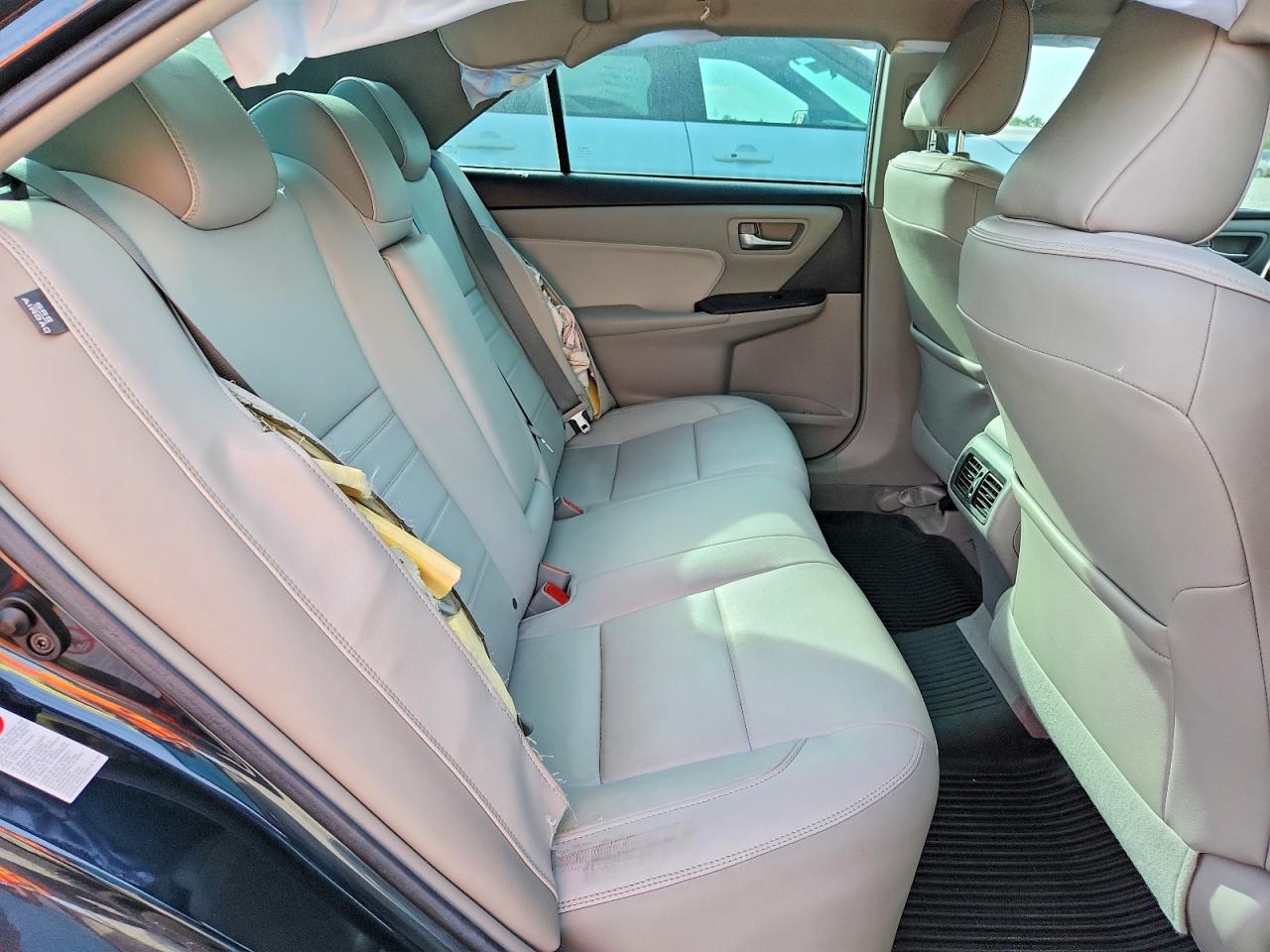 2016 TOYOTA CAMRY XLE photo 10