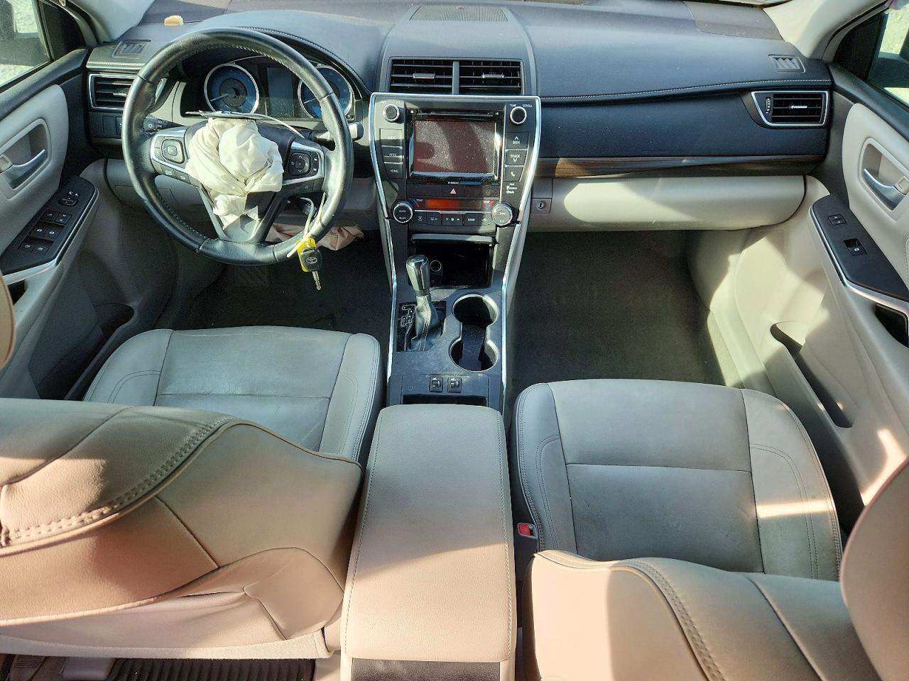 2016 TOYOTA CAMRY XLE photo 8