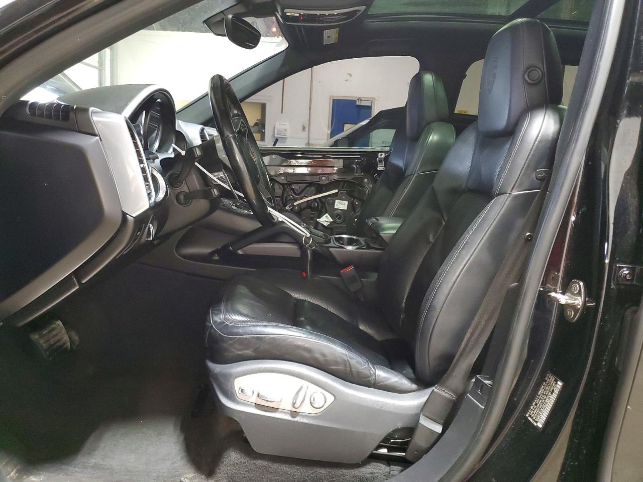 2017 PORSCHE CAYENNE photo 13