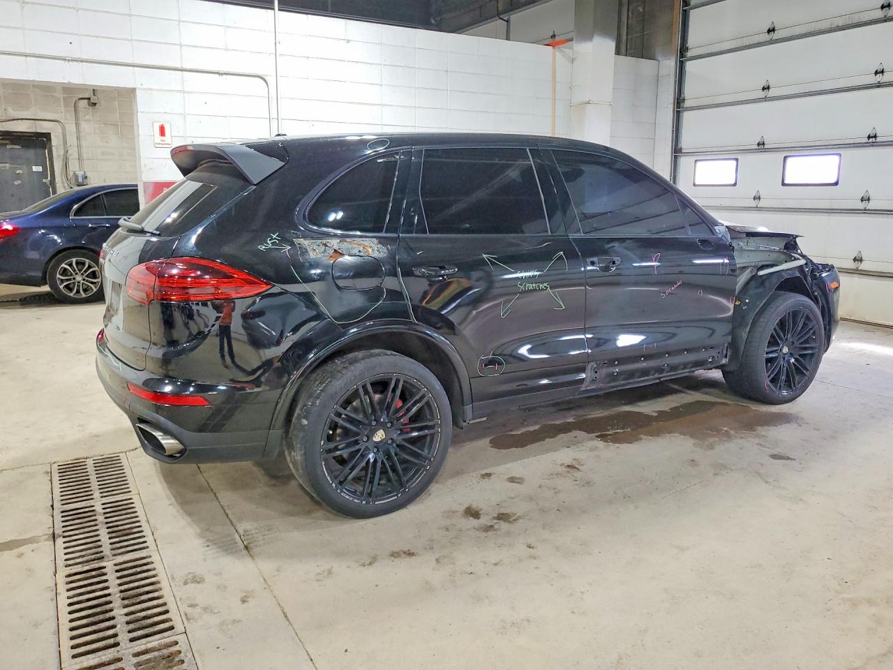 2017 PORSCHE CAYENNE photo 5