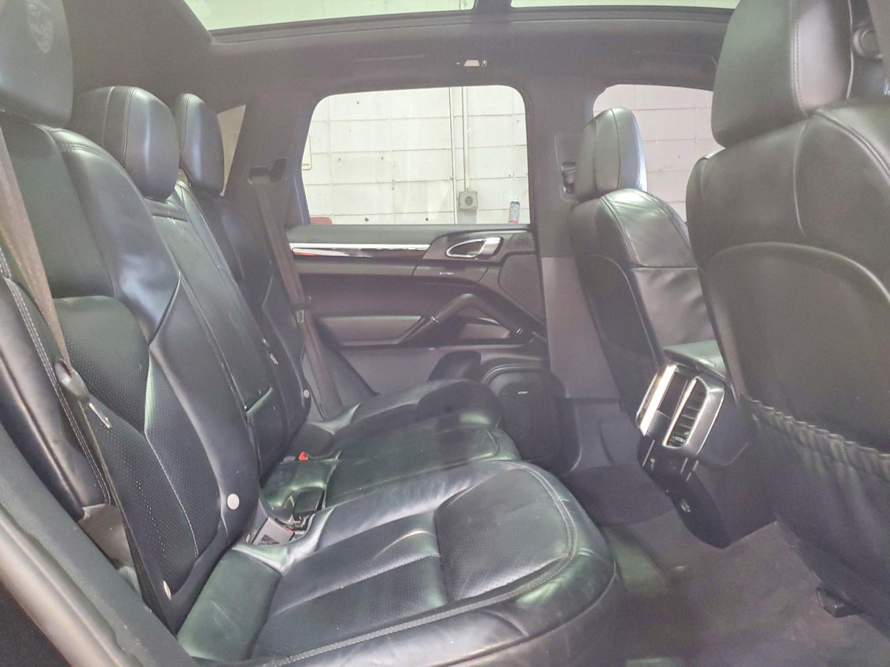 2017 PORSCHE CAYENNE photo 21
