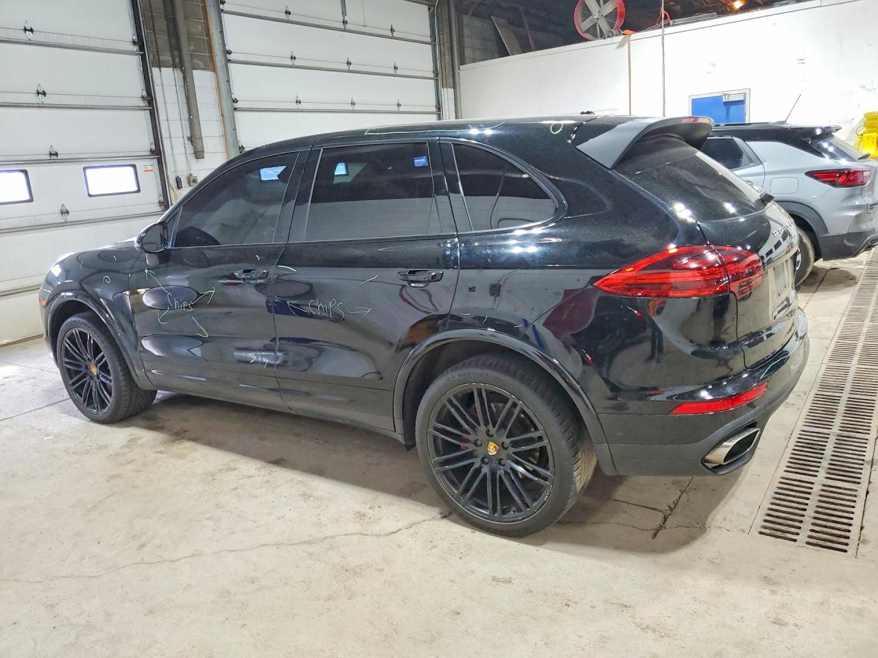 2017 PORSCHE CAYENNE photo 3