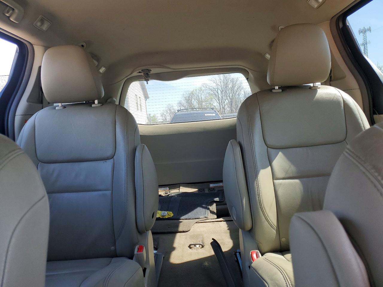 2015 TOYOTA SIENNA photo 10