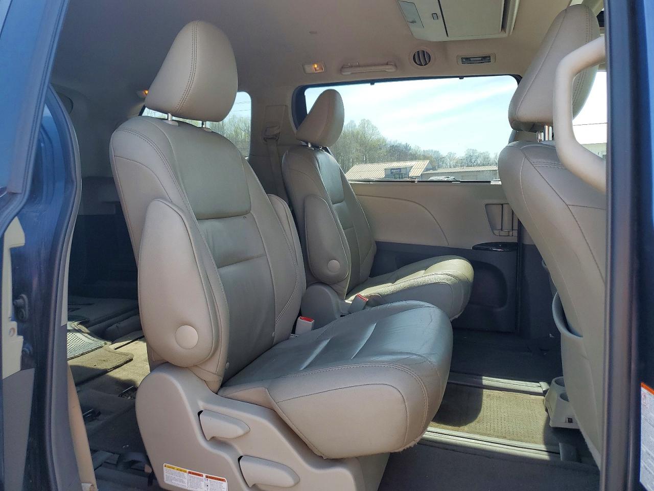 2015 TOYOTA SIENNA photo 11