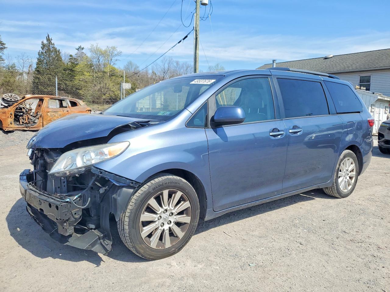 2015 TOYOTA SIENNA