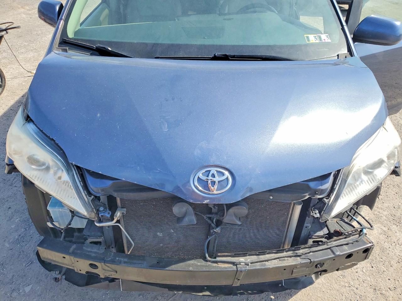 2015 TOYOTA SIENNA photo 12