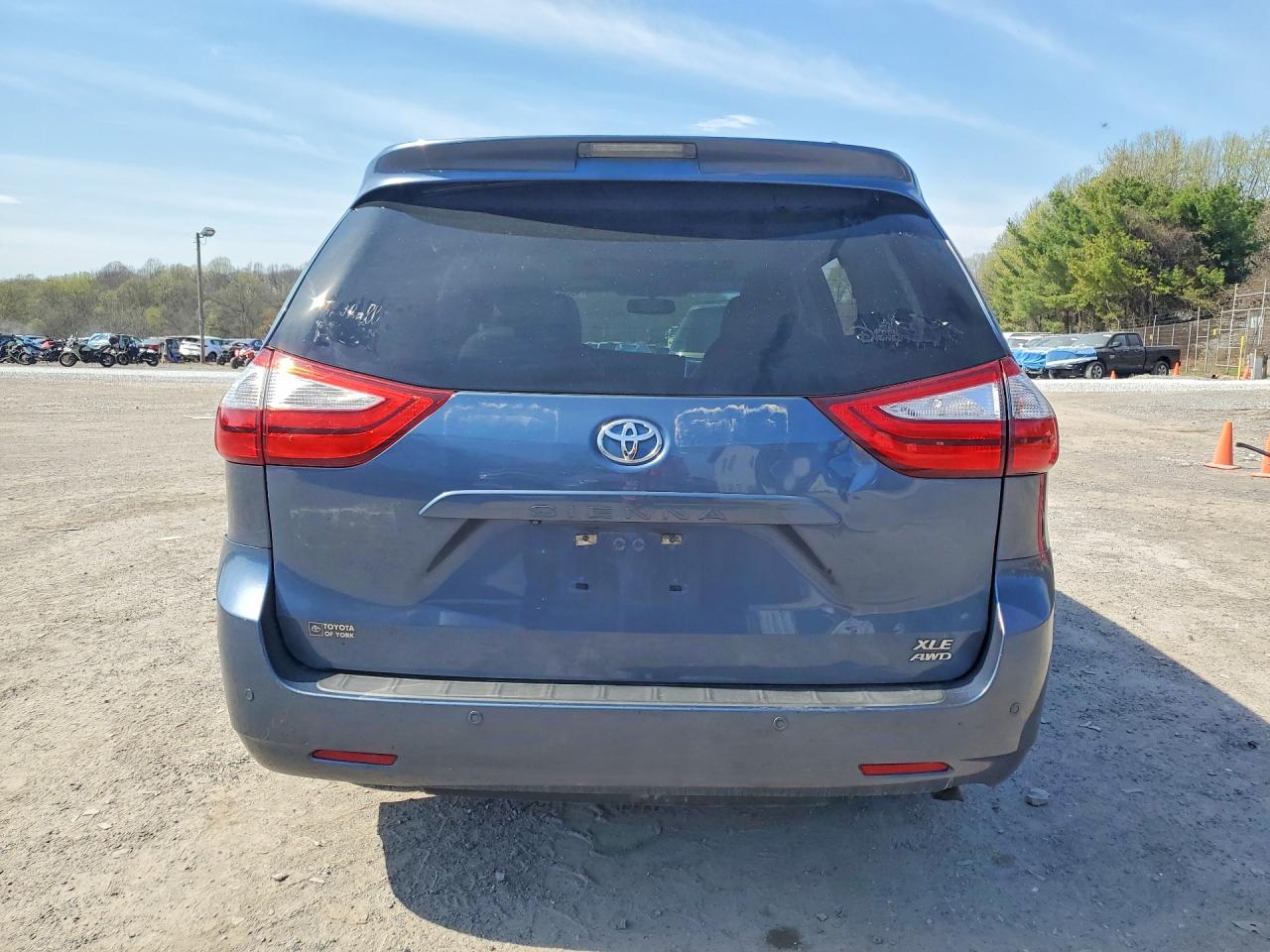 2015 TOYOTA SIENNA photo 6